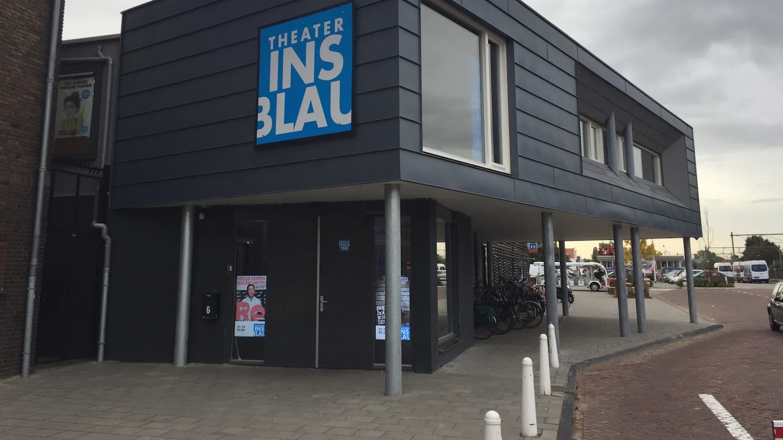 Theater Ins Blau